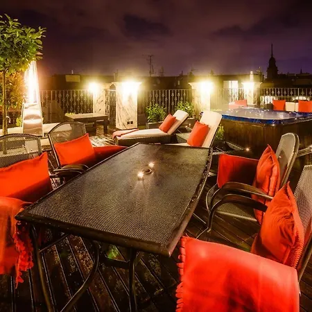 Triplex Kings In Old Town Apartment *