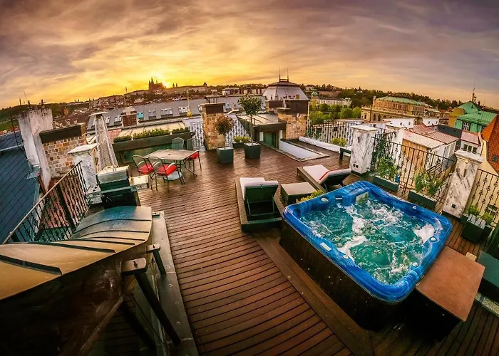 Triplex Kings In Old Town Apartment *