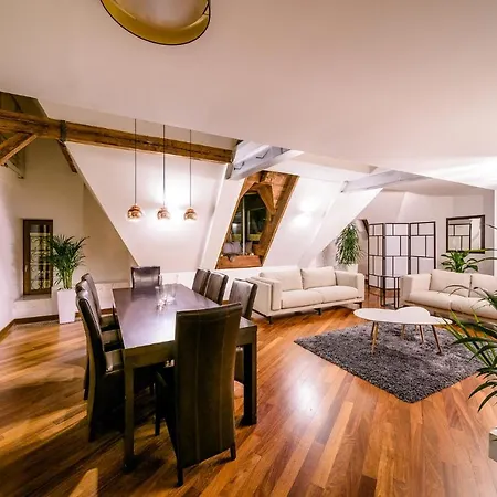 Appartement Triplex Kings In Old Town Praag