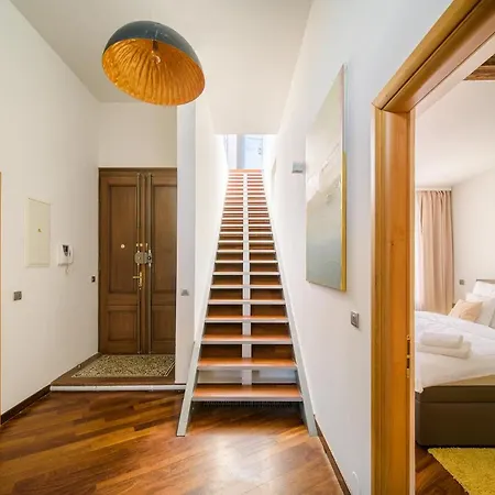 Triplex Kings In Old Town Appartement