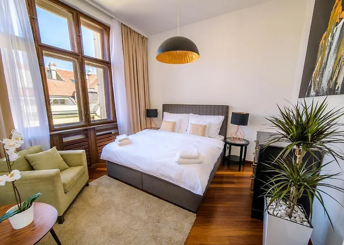Apartment Triplex Kings In Old Town Prag